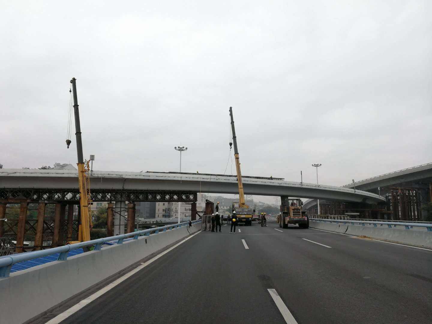 海沧隧道工程提前完成匝道桥拆除 保障节后通行顺畅(图2)