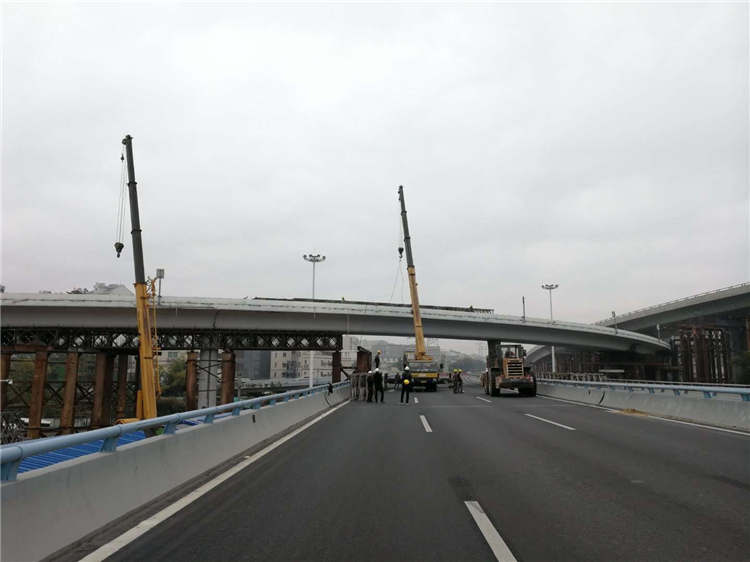 海沧隧道工程提前完成匝道桥拆除 保障节后通行顺畅 海沧隧道工程提前完成匝道桥拆除 保障节后通行顺畅