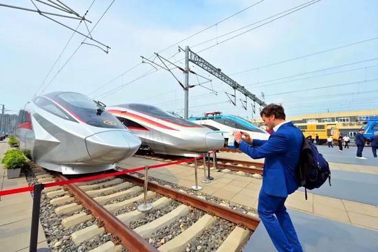 年度特别报道丨加快构建世界一流现代化铁路网(图2) 年度特别报道丨加快构建世界一流现代化铁路网(图2)