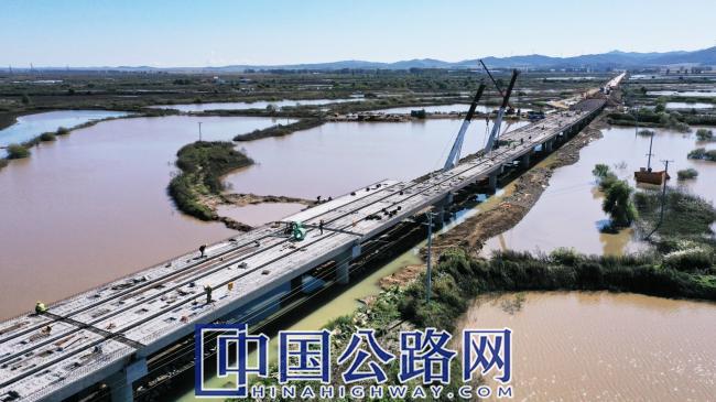 1766560715358352.jpg 【36】《一桥飞架南北》.jpg