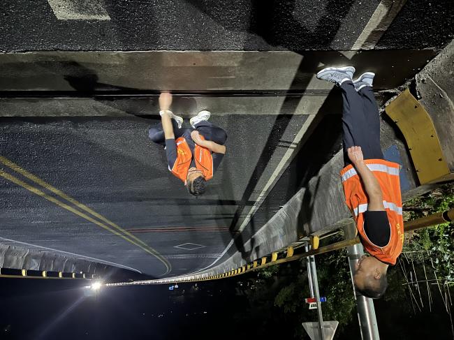 夜间巡查守护道路安全：旬阳段设施检查实录