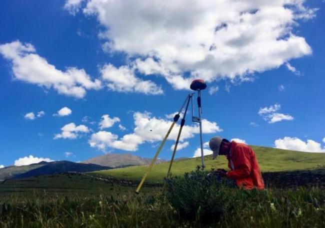 草原交通建设者:坚守与奉献的定格瞬间 草原交通建设者:坚守与奉献的定格瞬间