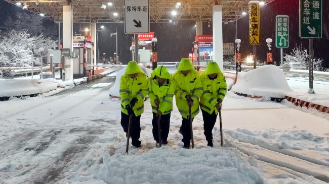 辽宁高速守护者:巡查与除雪守护纪实 辽宁高速守护者:巡查与除雪守护纪实