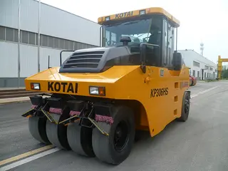 高效能压路机性能解析：稳定操控与广泛适用性