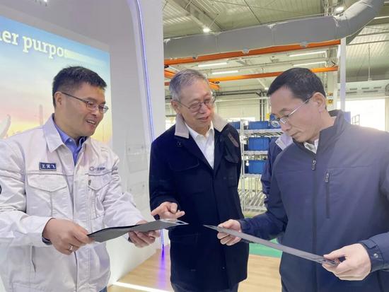 一汽领导调研解放动力新能源业务 推动燃料电池技术发展(图2)