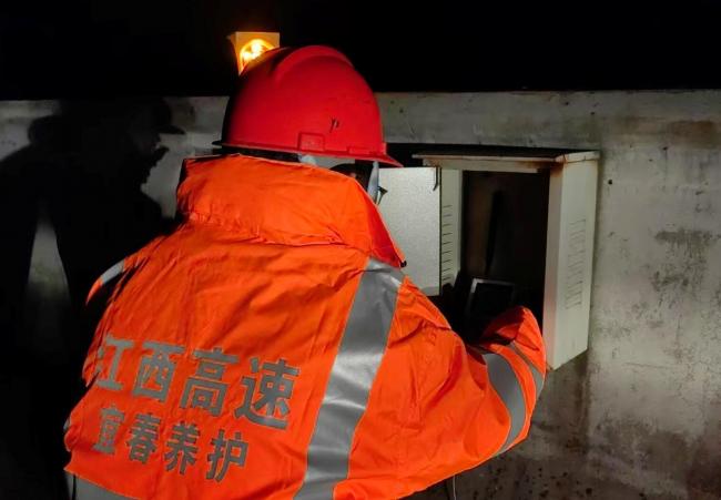 高速公路冬季安全保障体系建设 智慧监测预警护航出行安全