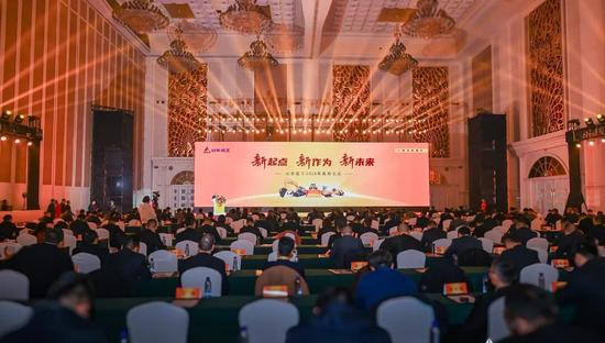 山东临工2026商务大会召开 明确千亿营收发展目标 山东临工2026商务大会召开 明确千亿营收发展目标