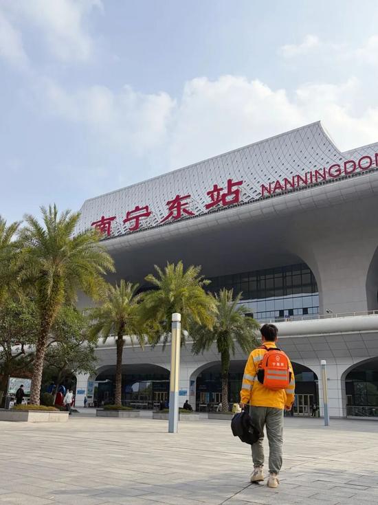 铁路人的一年坚守:从南宁东站到龙州站的春运守护之旅(图2) 铁路人的一年坚守:从南宁东站到龙州站的春运守护之旅(图2)