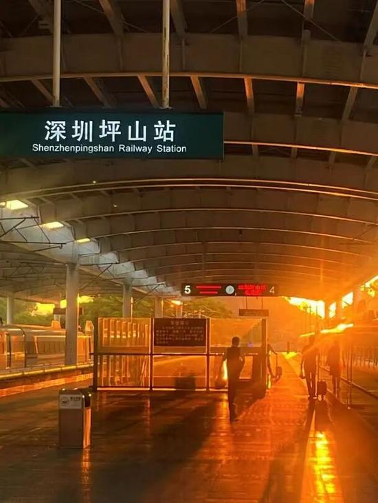铁路人的一年坚守:从南宁东站到龙州站的春运守护之旅(图5) 铁路人的一年坚守:从南宁东站到龙州站的春运守护之旅(图5)