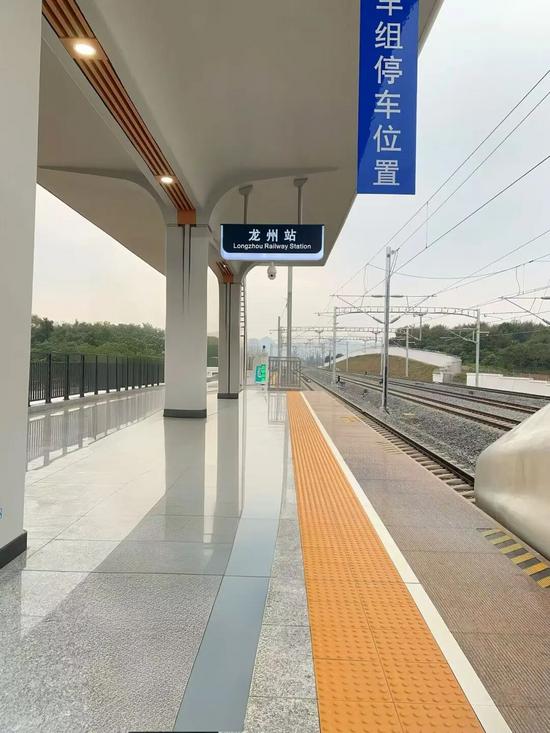 铁路人的一年坚守:从南宁东站到龙州站的春运守护之旅(图7) 铁路人的一年坚守:从南宁东站到龙州站的春运守护之旅(图7)