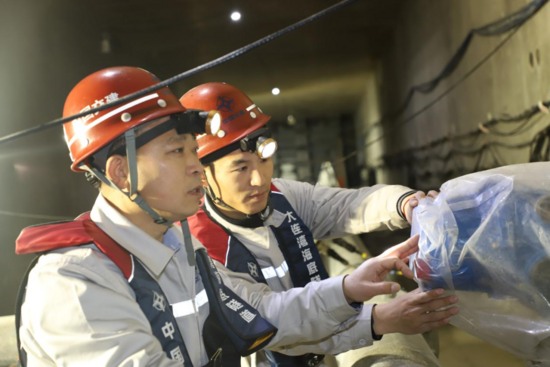 深海钳工第一人管延安：60万颗螺丝零误差背后的工匠精神(图4)