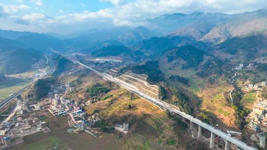 渝昆高铁华山松隧道贯通 云南境内仅剩最后一座隧道(图3)