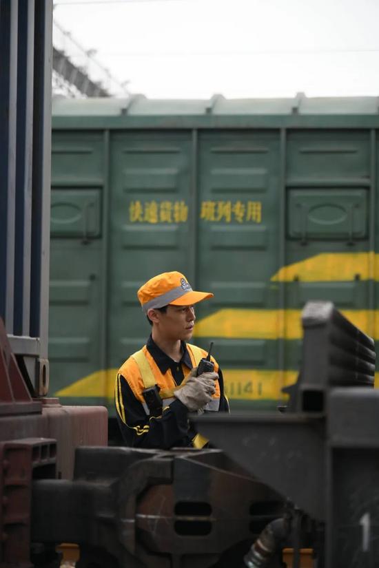 国内首部中欧班列题材电影《人间至味》1月12日播出(图2)