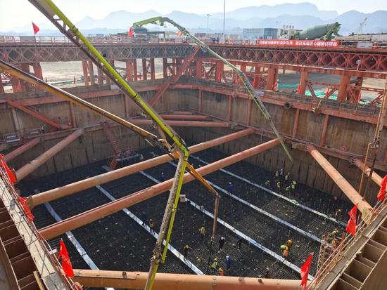 宜昌长江公铁大桥主塔承台完成首次浇筑 为后续施工奠定基础(图4)