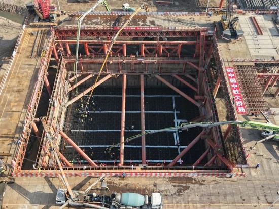 宜昌长江公铁大桥主塔承台完成首次浇筑 为后续施工奠定基础(图3)