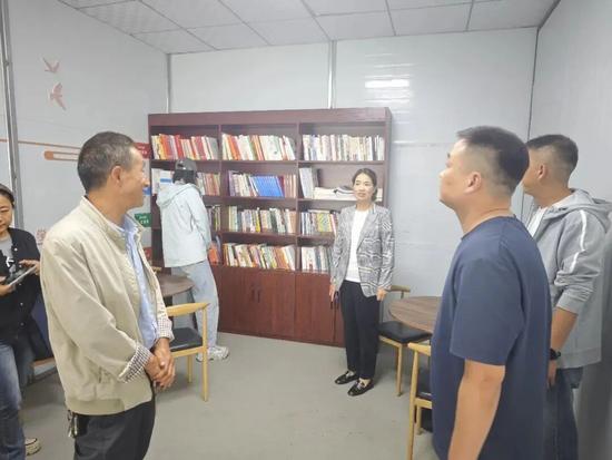 天陇铁路项目部职工书屋获陇南市认证 助力企业文明建设(图5)