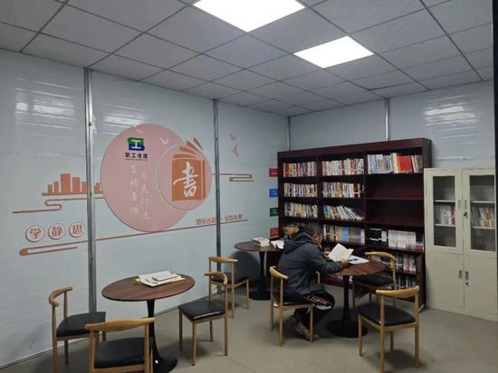 天陇铁路项目部职工书屋获陇南市认证 助力企业文明建设(图4)