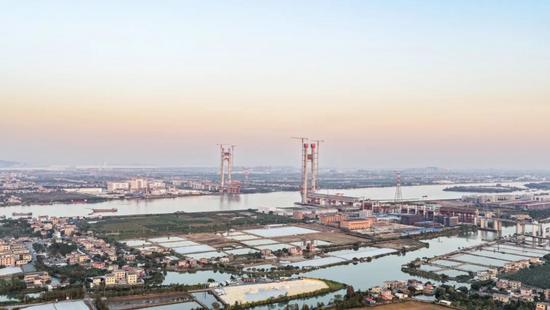 深江铁路洪奇沥水道公铁大桥50号墩主塔封顶，两座主塔全部完工(图4)