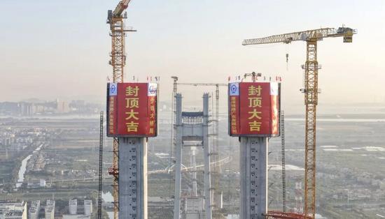 深江铁路洪奇沥水道公铁大桥50号墩主塔封顶，两座主塔全部完工(图5)