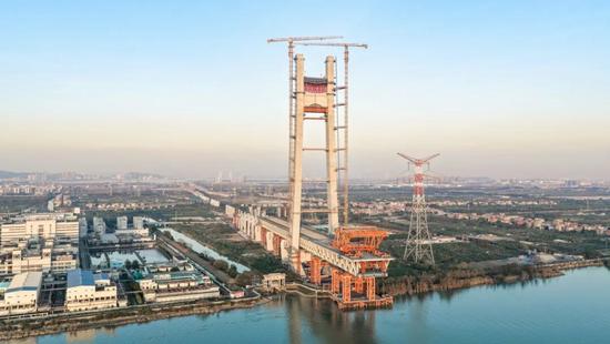 深江铁路洪奇沥水道公铁大桥50号墩主塔封顶，两座主塔全部完工(图7)