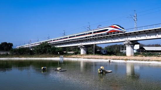 中老铁路见证跨国恋情 铁路职工异国相恋终成眷属(图5)