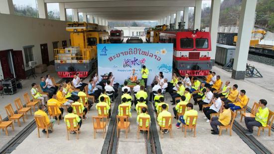 中老铁路见证跨国恋情 铁路职工异国相恋终成眷属(图7)