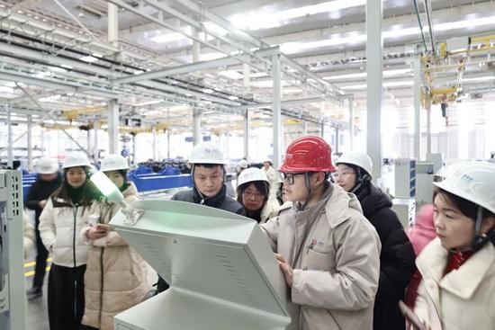 太重与湖北齐信深化战略合作 共谋工程起重机发展新蓝图(图2) 太重与湖北齐信深化战略合作 共谋工程起重机发展新蓝图(图2)