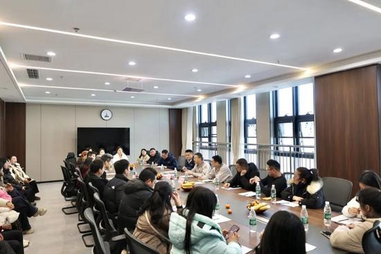 太重与湖北齐信深化战略合作 共谋工程起重机发展新蓝图(图4) 太重与湖北齐信深化战略合作 共谋工程起重机发展新蓝图(图4)