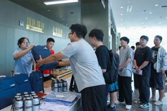 晋钢智造获全国就业与社会保障先进民营企业称号(图4)