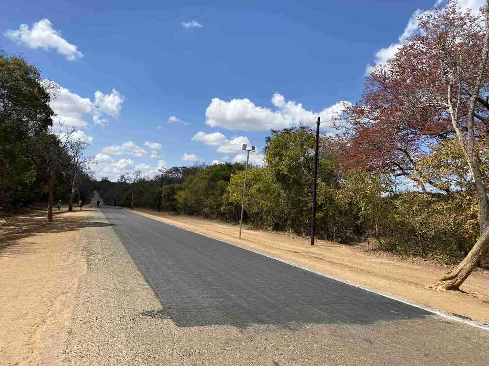 赞比亚道路养护新技术突破 微表处工艺试验段成功实施(图2)