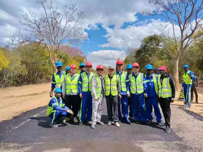 赞比亚道路养护新技术突破 微表处工艺试验段成功实施(图4)