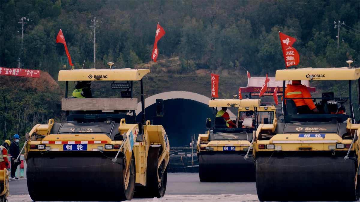 全省沥青砼路面质量提升观摩会在翔安机场高速成功举办