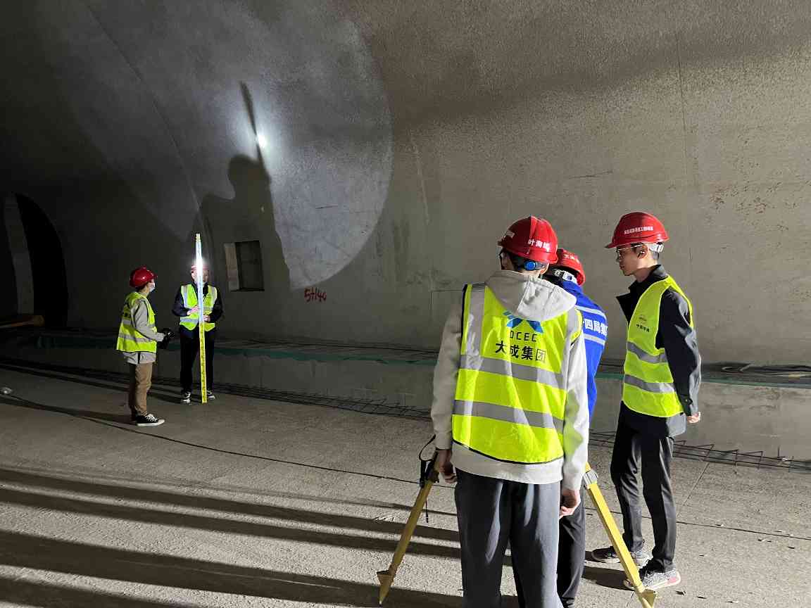 海沧疏芦项目AC-16C改性沥青混凝土试验段成功铺设(图6)