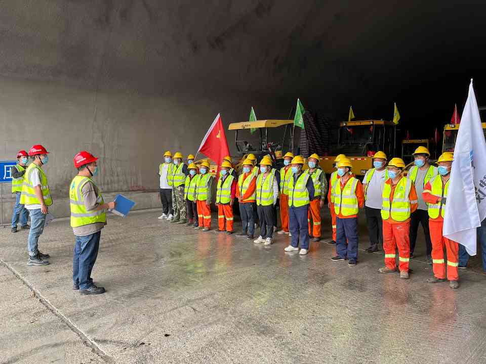 海沧疏芦项目AC-16C改性沥青混凝土试验段成功铺设(图3)