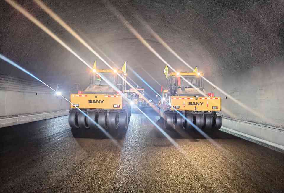 海沧疏芦项目AC-16C改性沥青混凝土试验段成功铺设(图8)