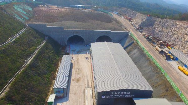 2021.11.2义乌项目牛山尖隧道全线贯通(1).png 大成集团150天劳动竞赛圆满收官 多项目获佳绩提升企业竞争力(图14)