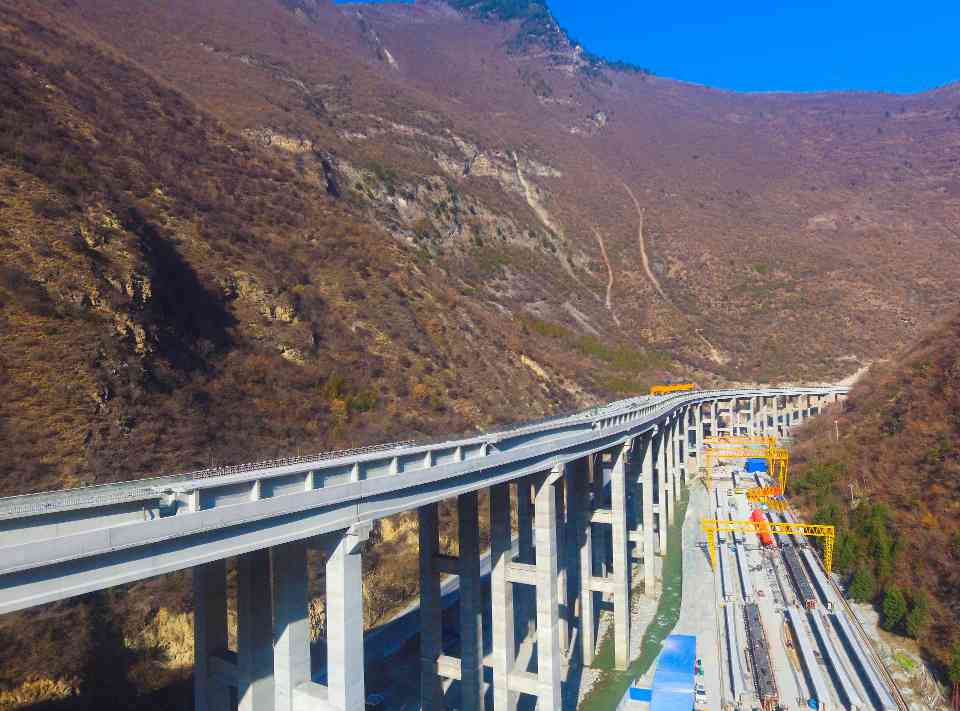 全线左幅贯通(1).jpg 大成集团150天劳动竞赛圆满收官 多项目获佳绩提升企业竞争力(图17)