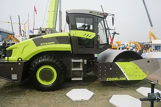 中联重科ZRS326压路机技术参数与性能优势分析