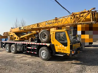 20吨汽车起重机怎么选：起重能力强、安全稳定、操控简单，多工况适用且维护成本更低