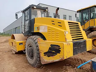 23吨级压路机性能亮点：动力强劲、压实高效且操控稳定，兼顾舒适驾驶与可靠耐用