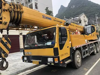 XZJ5305JQZ25起重机怎么样：25吨起重量配合折臂灵活稳定，胜任多场景中重型吊装作业