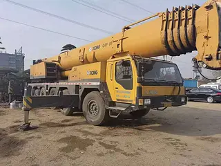 200吨级起重机性能怎么样？兼顾高效稳定、安全防护与灵活操控，适合复杂吊装与多工况作业