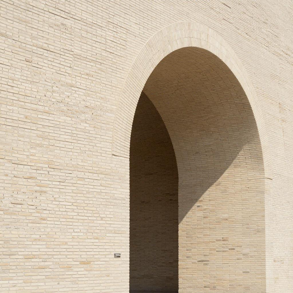 弧形瓷砖设计原理与应用场景解析(图2)