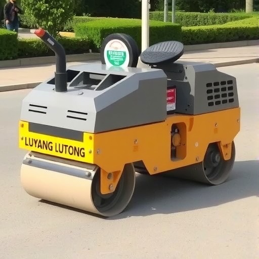 洛阳路通 LT220B双振幅 压路机(图1)